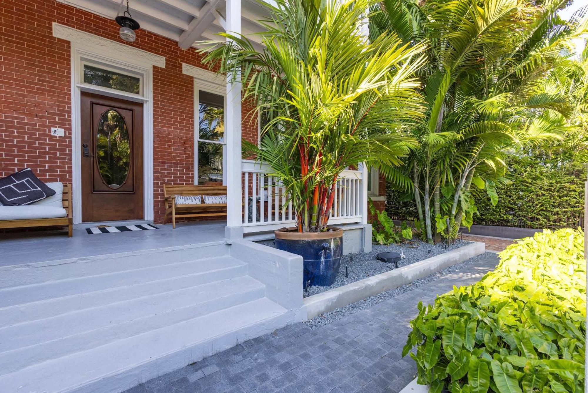 Takeover At The Grand Maloney Key West Exterior photo